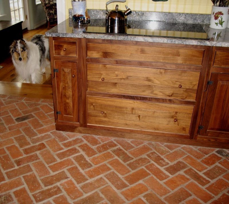 rustic-kitchen-floor-side-tiles