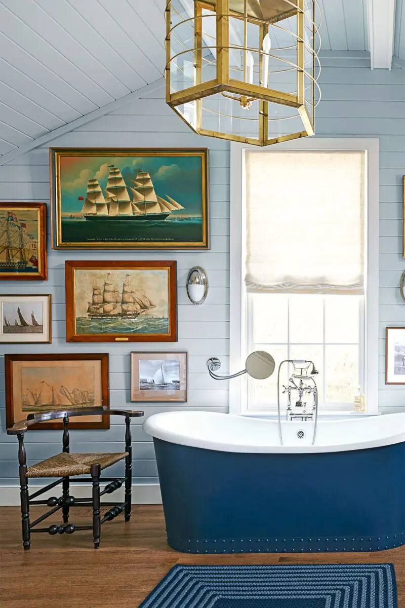 bathroom-with-coastal-prints