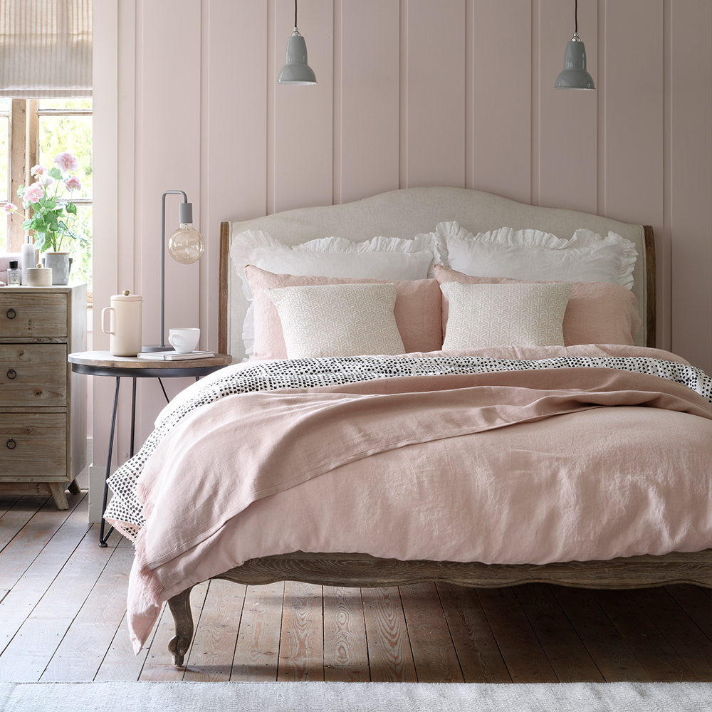 pink-pastelo-bedroom-bed