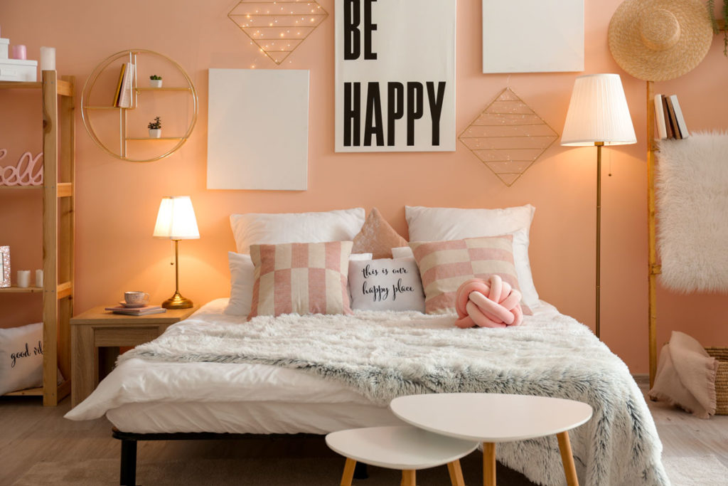 The peach color for the walls.