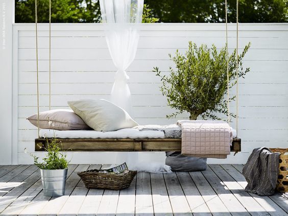 furnish the terrace on a budget