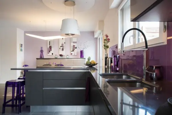 kitchen-lilac-colored-walls-24