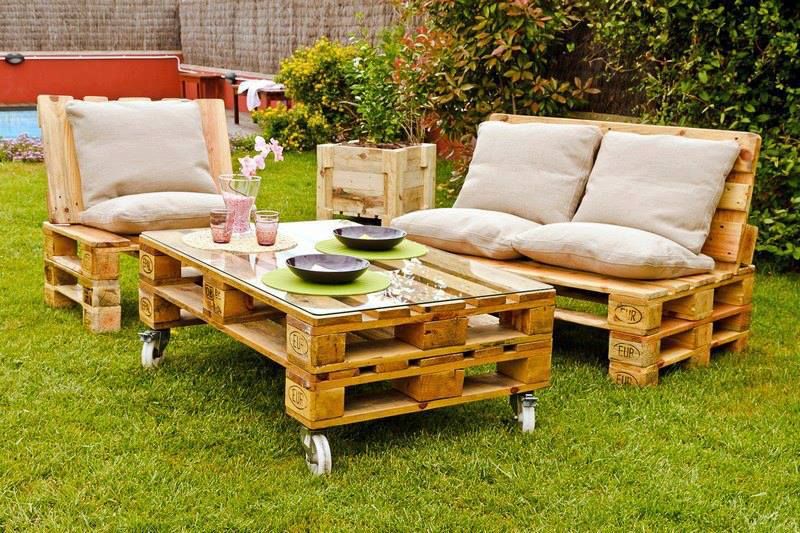 Sitting area with pallets