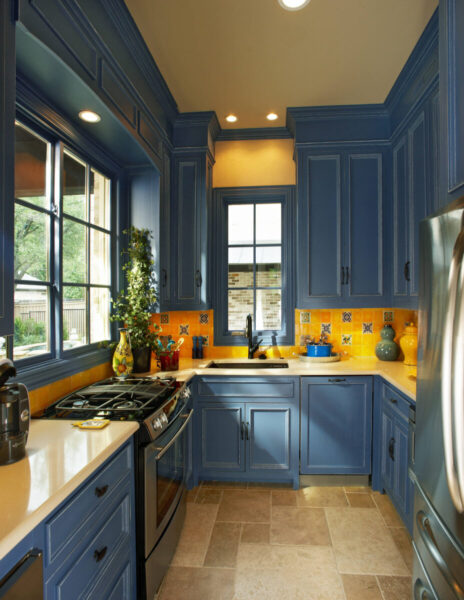 kitchen-blue-color-walls-32