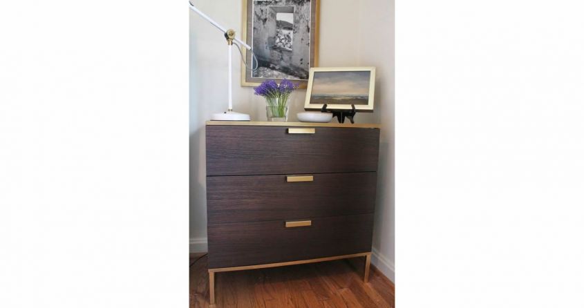 Chest of drawers with gold Tarva