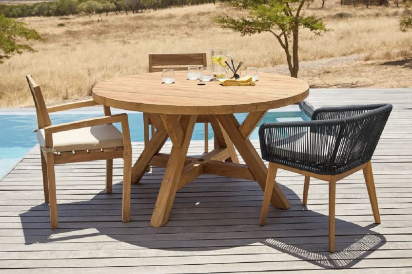 round garden table in teak wood