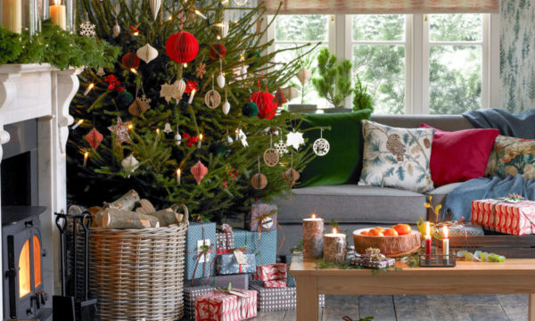 Christmas-decorations-sofa-cushions-tricolor