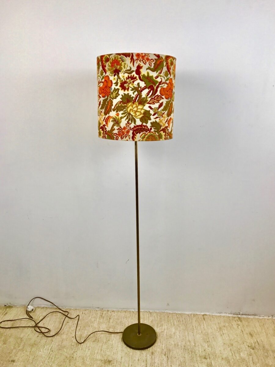 5-furniture-70s-in-house-lamp