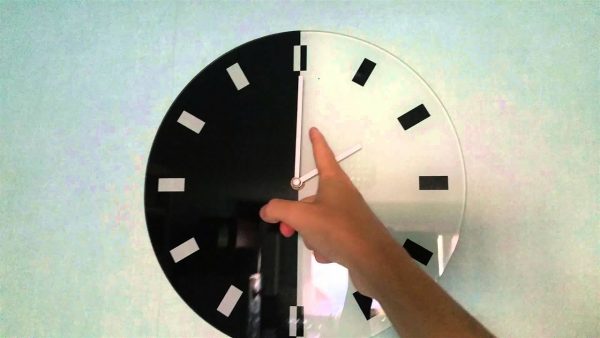 clock-white-black