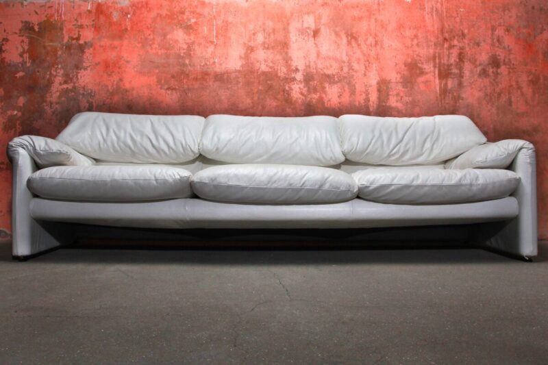 remove-stains-sofa-light-skin-3