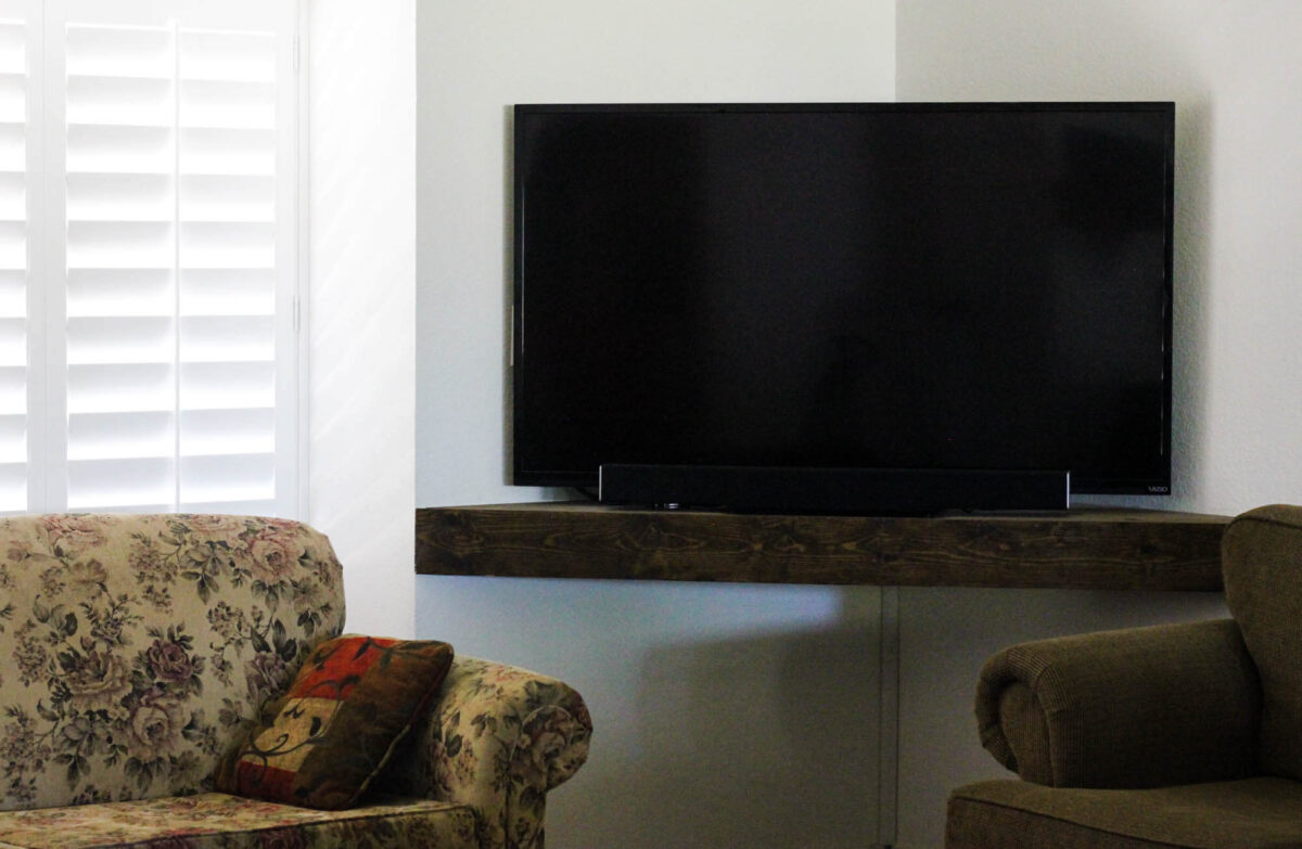 furniture-made-to-arrange-tv-shelf1