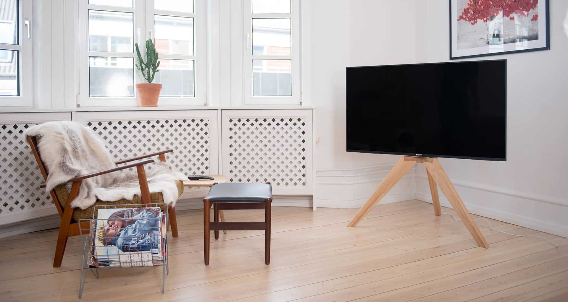 furniture-made-to-arrange-tv-easel1