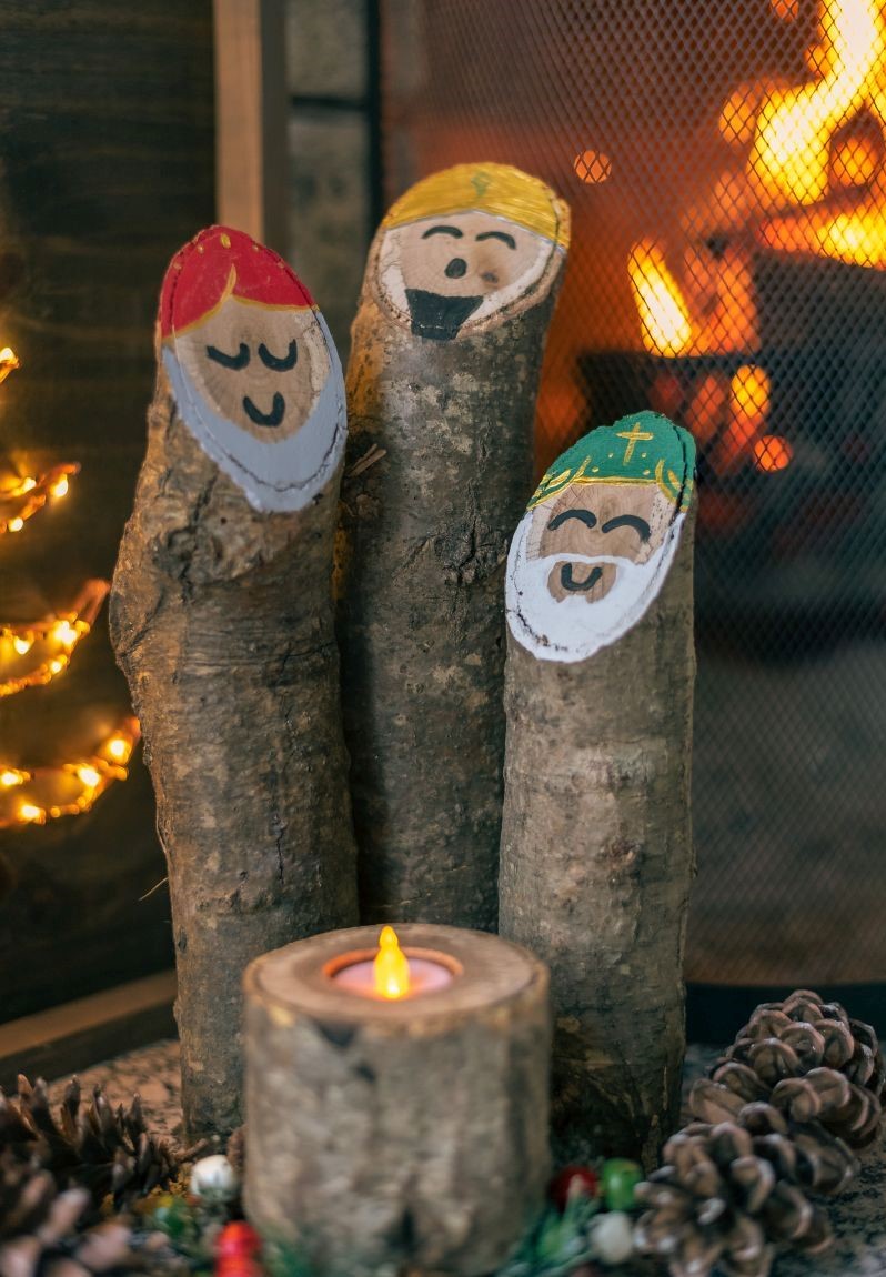 christmas-decorations-with-wooden-logs-7