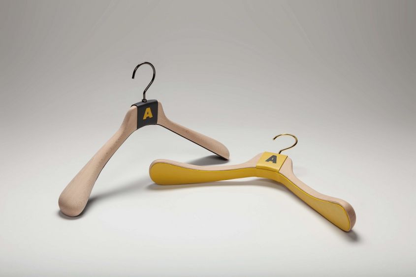 Toscanini coat hanger