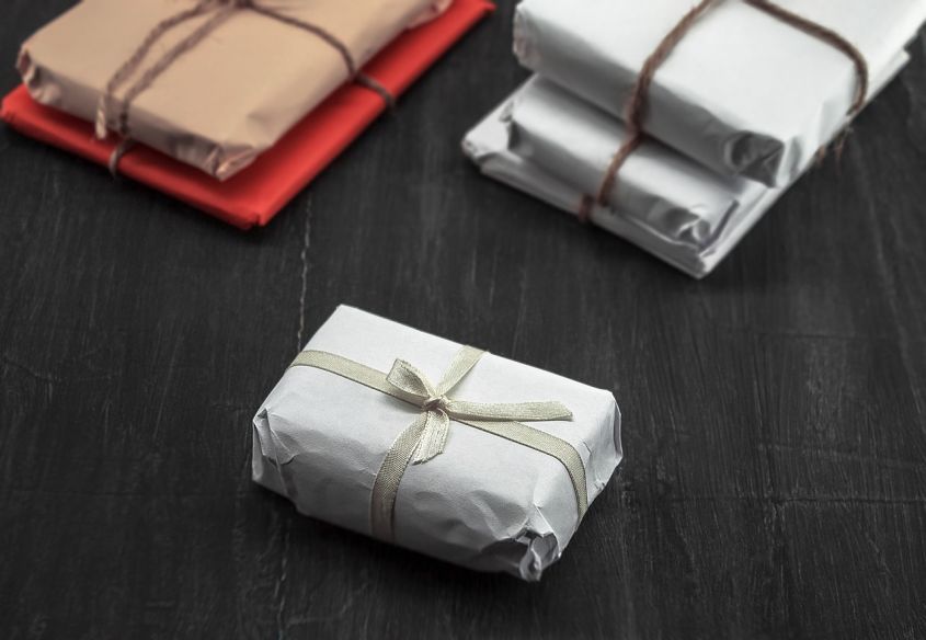 gift pack without scotch tape