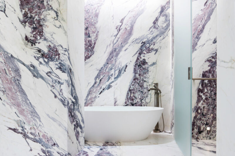 bathroom-lilac-walls 19