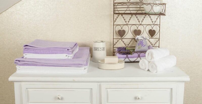 bathroom-lilac-walls 18