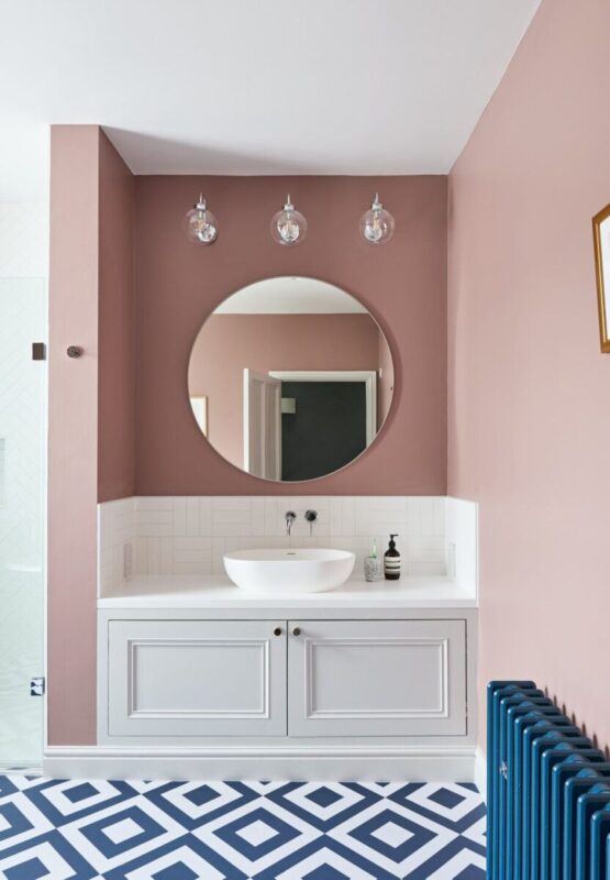 antique-pink-bathroom-walls-with-blue-floor