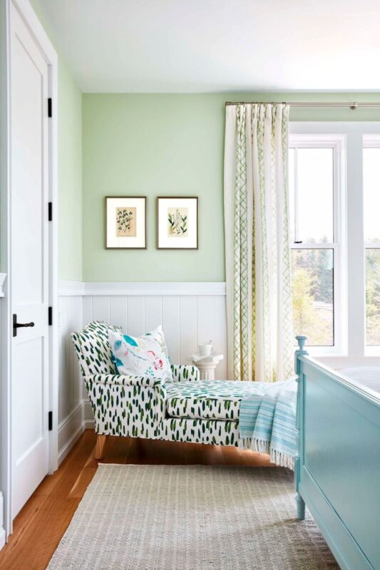 Aqua green for the bedroom walls: 6 delicate inspirations