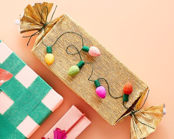 How to make gift packages: 5 ideas with crepe paper