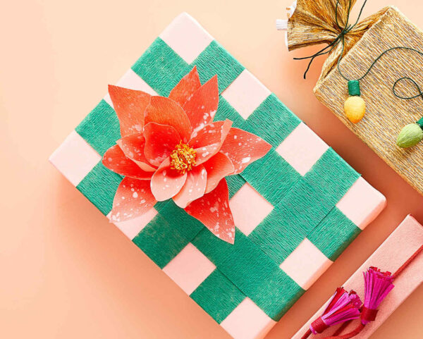 How to make gift packages: 5 ideas with crepe paper