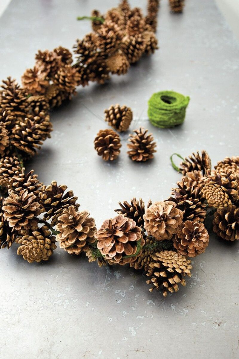 christmas-decorations-with-pine-cones-2