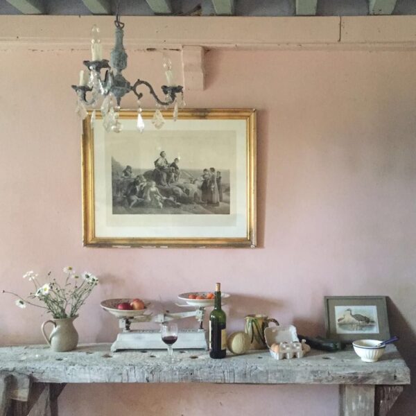 Kitchen with antique pink walls