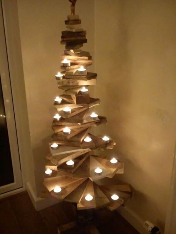 recycle-pallets-to-create-Christmas-decorations-23