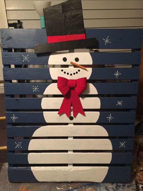 recycle-pallets-to-create-Christmas-decorations-13