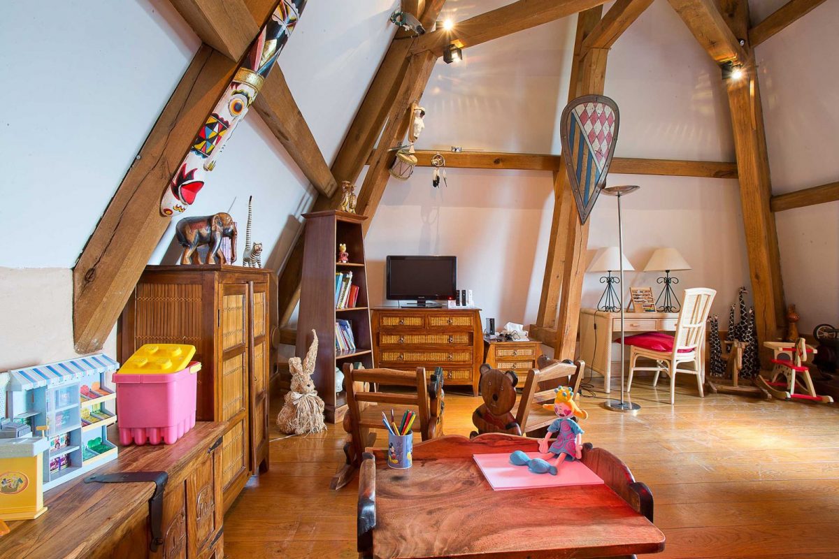 furnish-attic-play-room-children