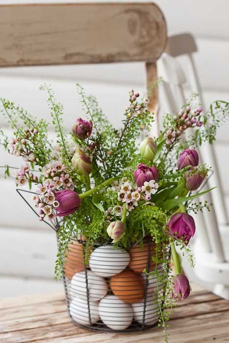 Easter-decoration-eggs-basket