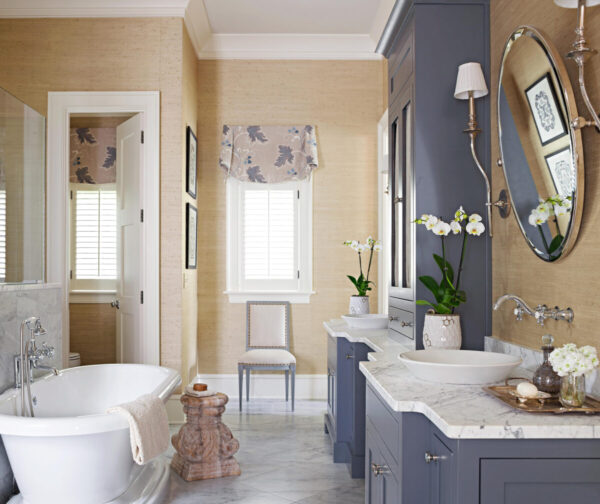 Cream-colored bathroom walls