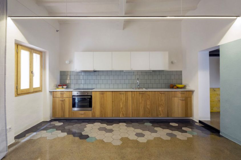 Hexagonal cement tiles for the kitchen floor