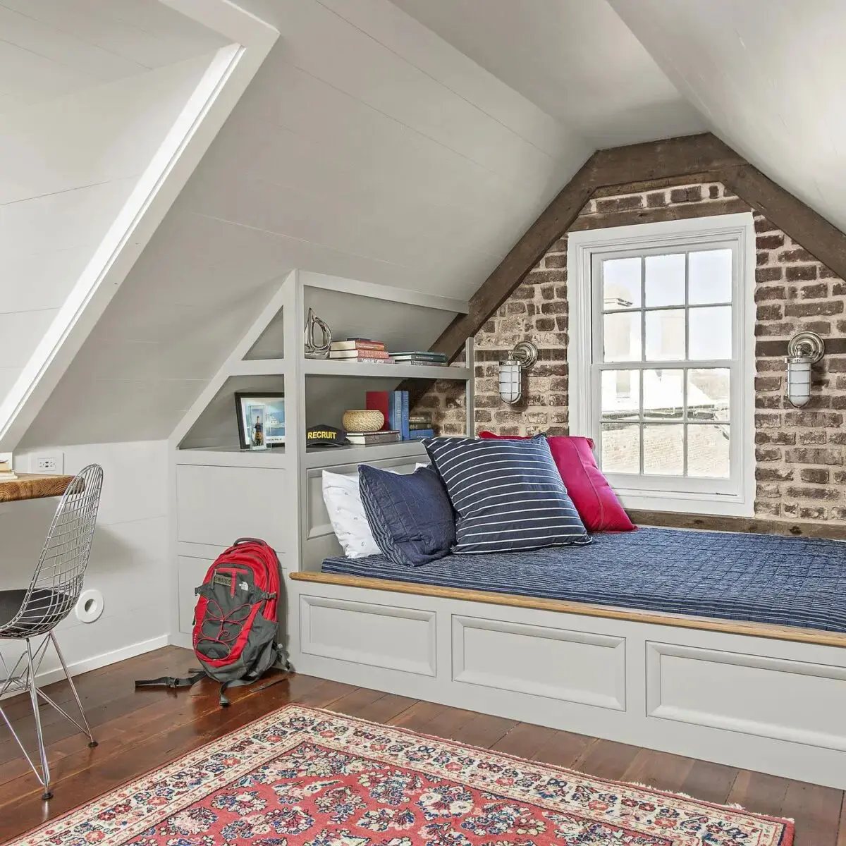 where-to-put-the-bed-in-the-attic-15