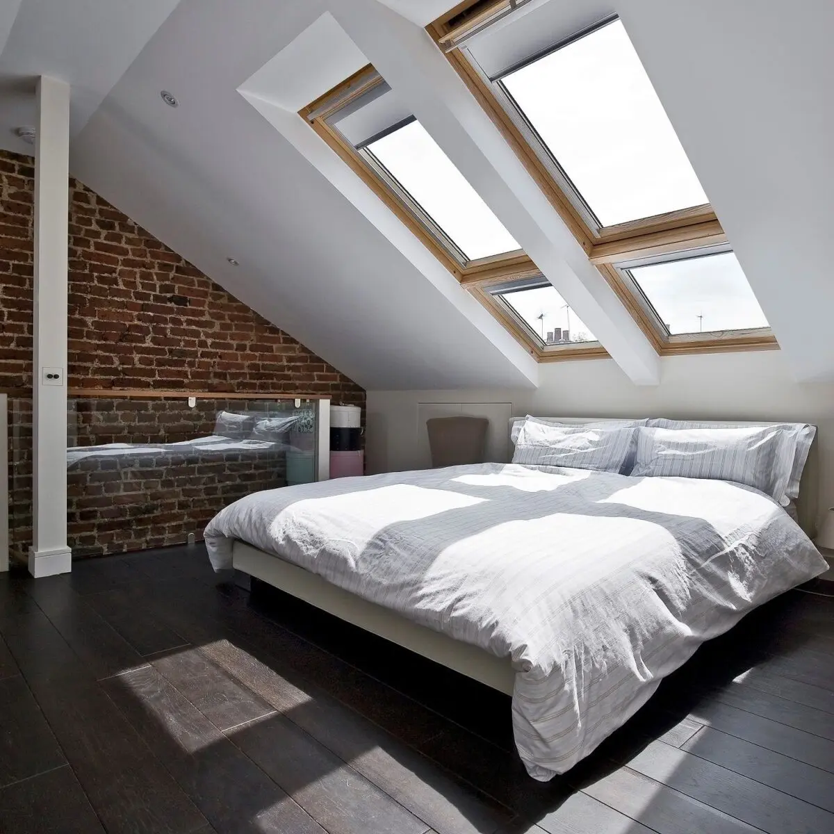 where-to-put-the-bed-in-the-attic-4