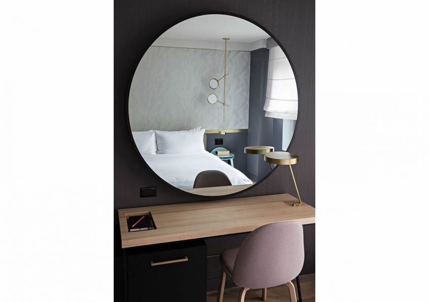 Round mirror