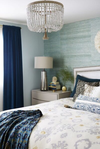 How to choose the chandelier in the bedroom: 5 criteria for making the right choice