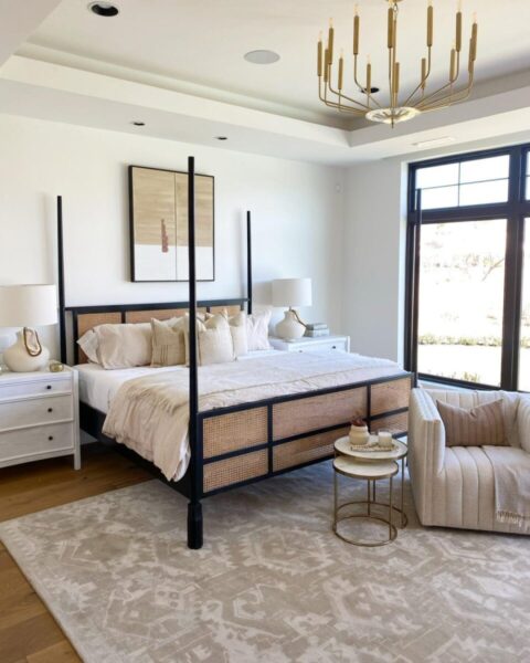 How to choose the chandelier in the bedroom: 5 criteria for making the right choice