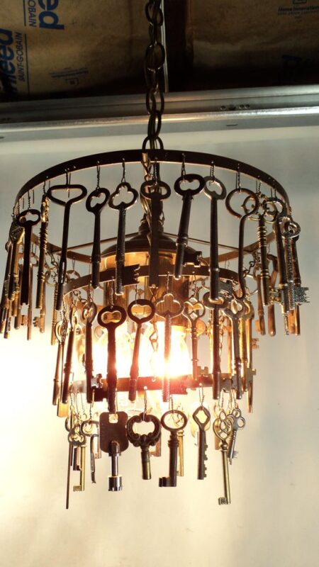 recycling-old-keys-chandelier