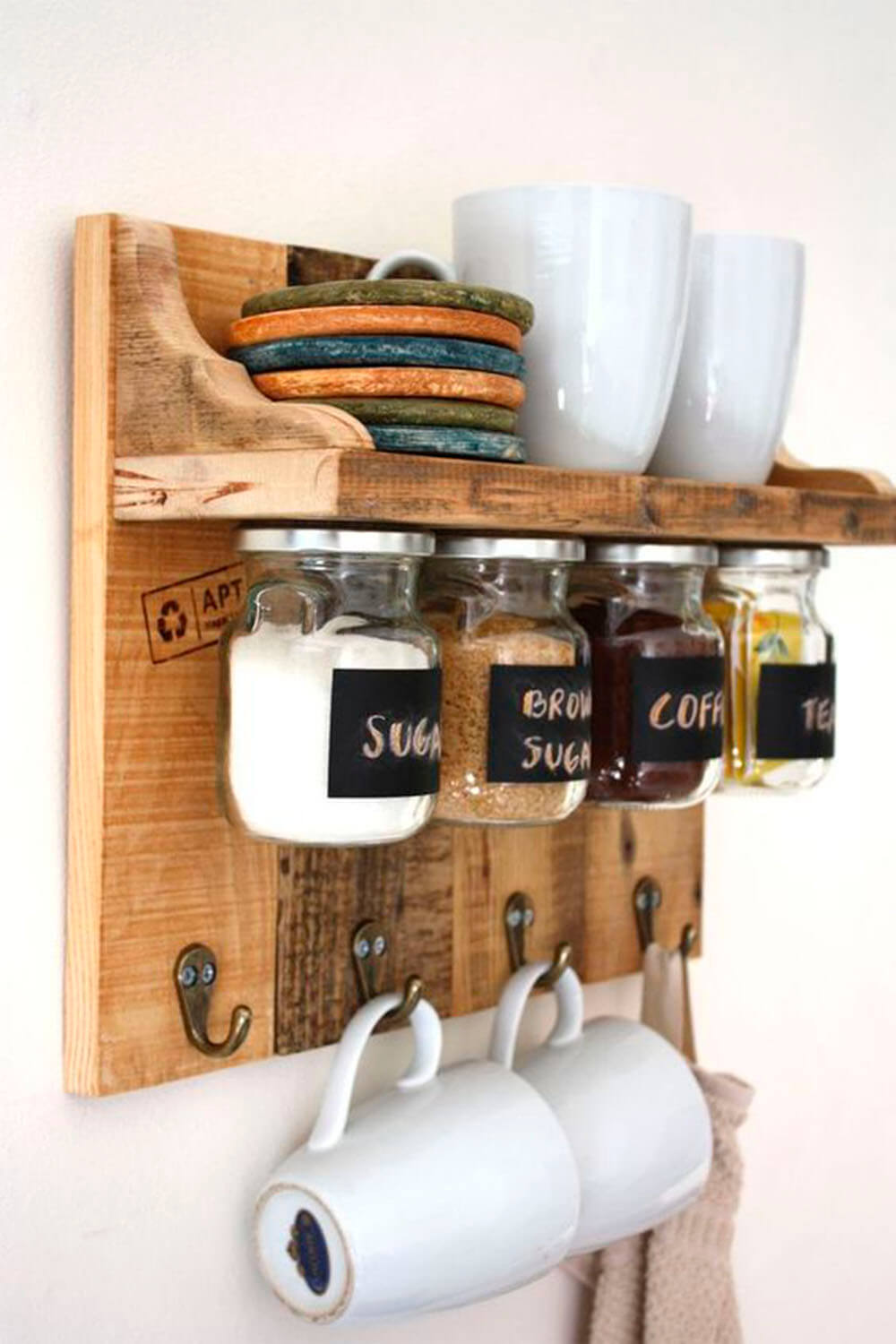 ideas-hanging-arranging-cups-kitchen-shelf