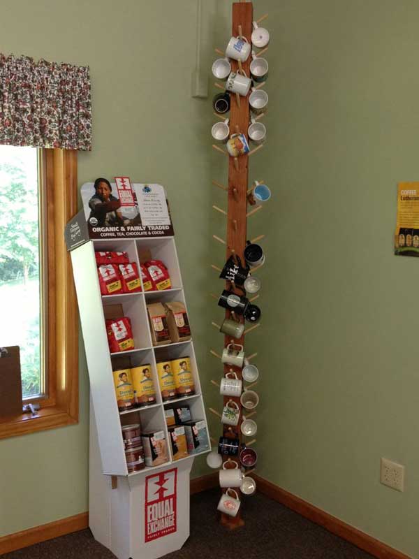 ideas-hanging-arranging-cups-kitchen-tower