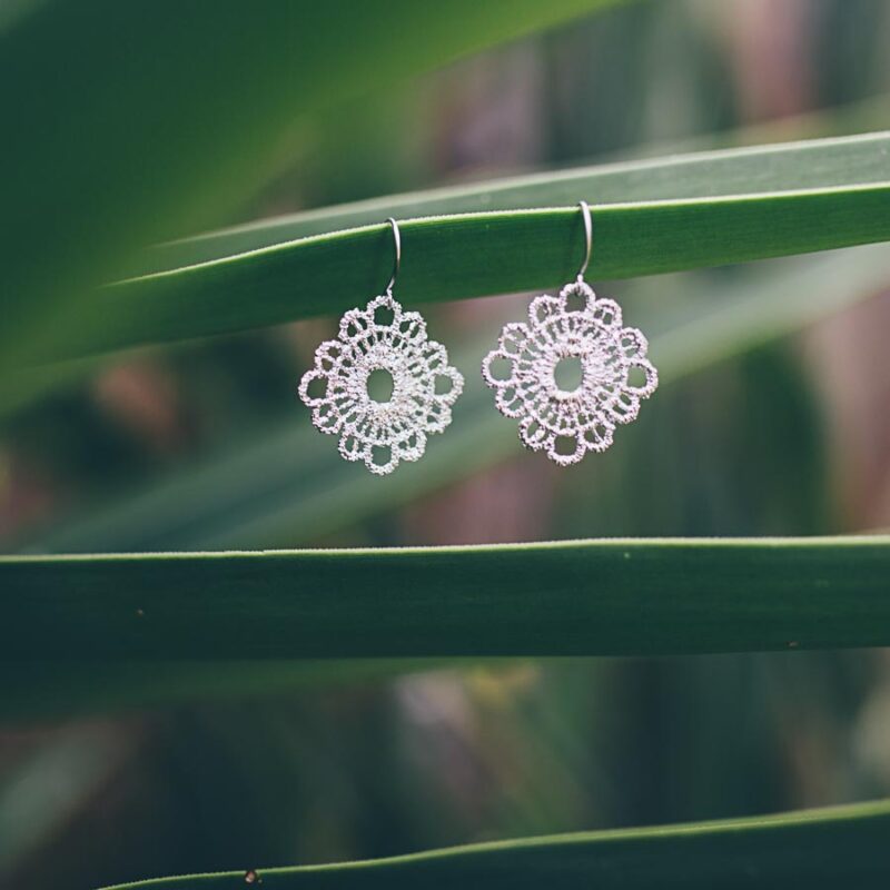 how-to-recycle-doilies-earrings