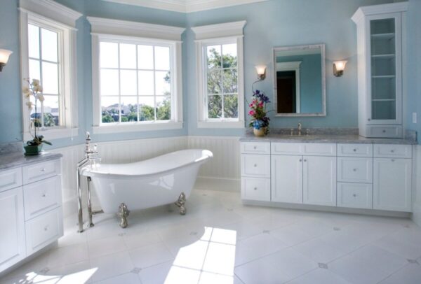 Blue walls in the bathroom: bring the atmosphere of a spa into the home