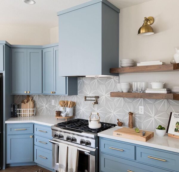 Small shabby style kitchen