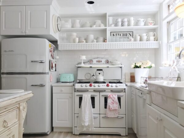 Small shabby style kitchen