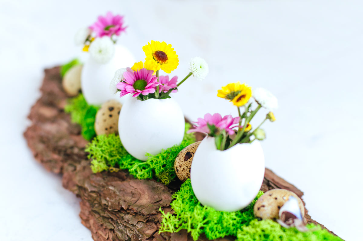 Easter decorations with eggs and flowers.