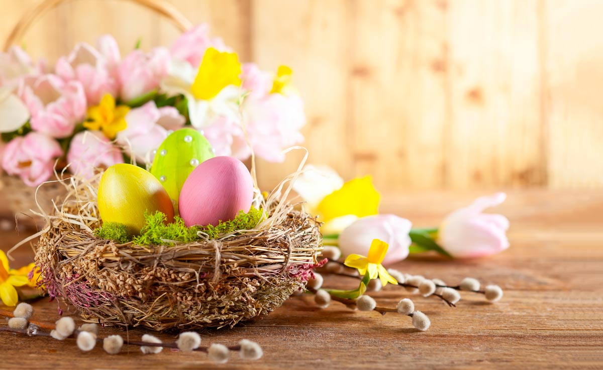 DIY centerpiece with Easter eggs