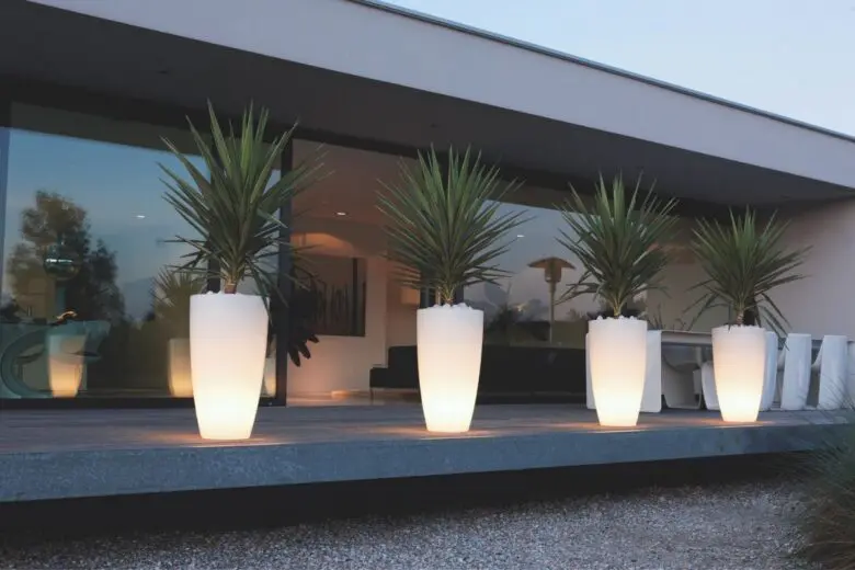 outdoor-led-vases (9)