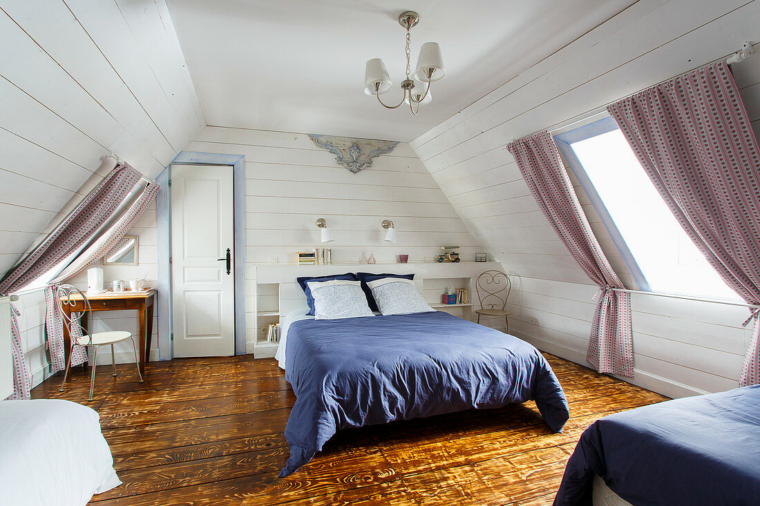 furnishing-an-attic-in-rustic-style-5