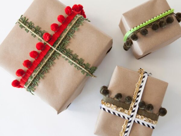 how-to-wrap-Christmas-gifts (1)